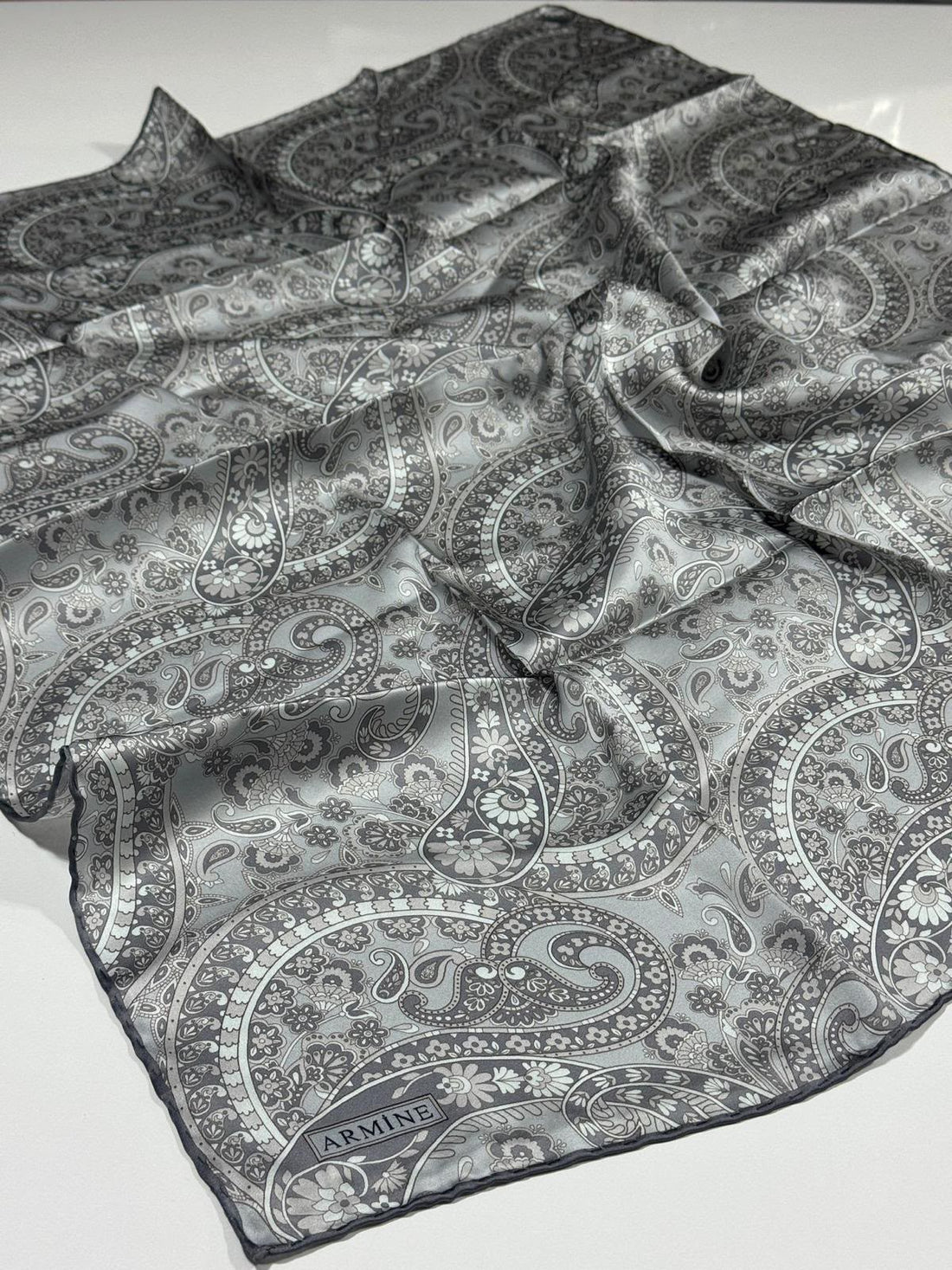 Nostalji Gümüş Paisley Deseni İpek Eşarp