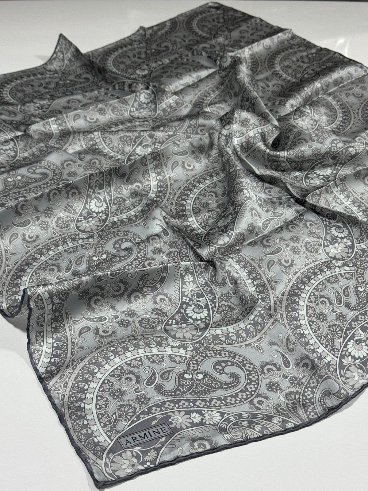 Nostalji Gümüş Paisley Deseni İpek Eşarp